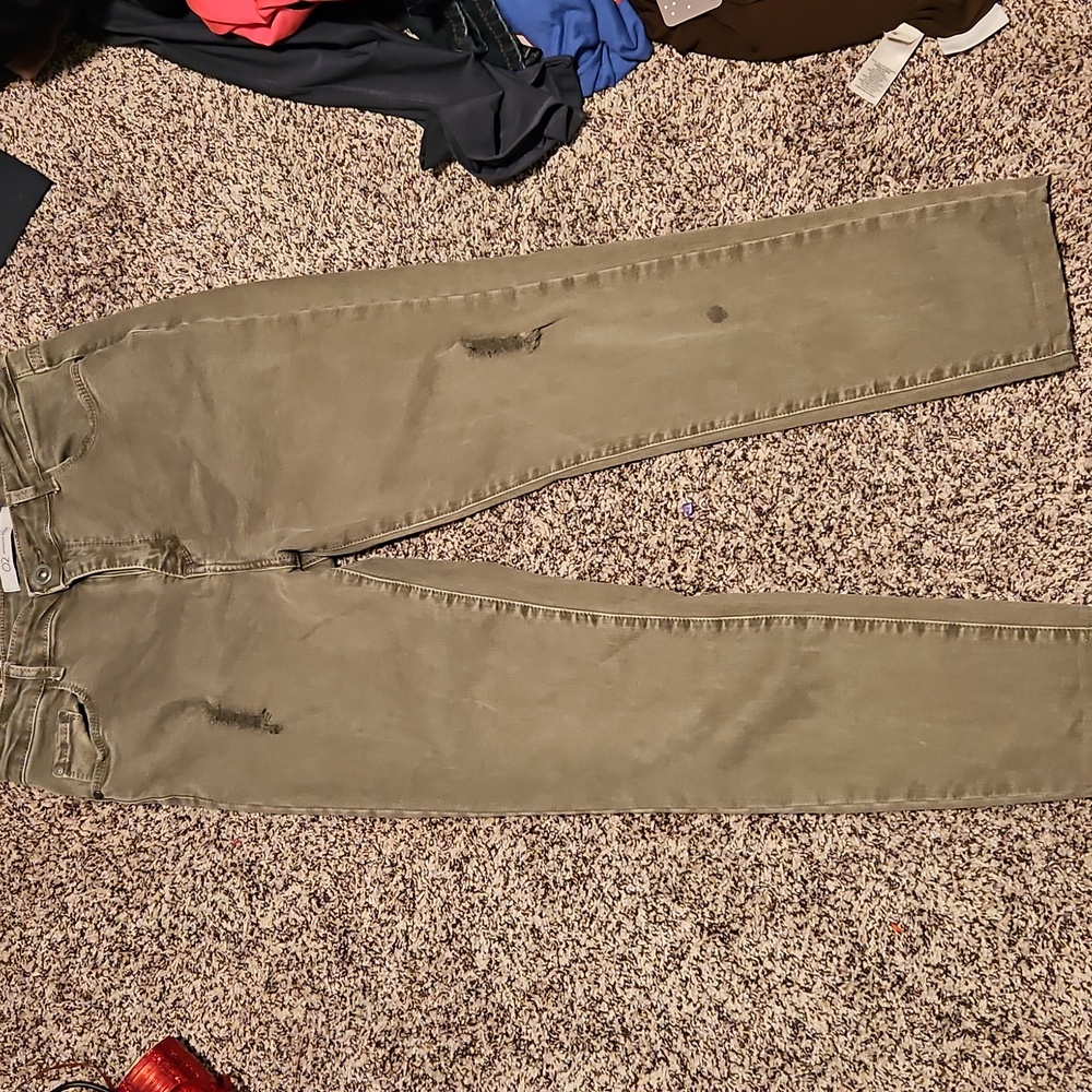 Q2 # premium denim. Gray jeans . The U.S size is a 6. The lable says it is M